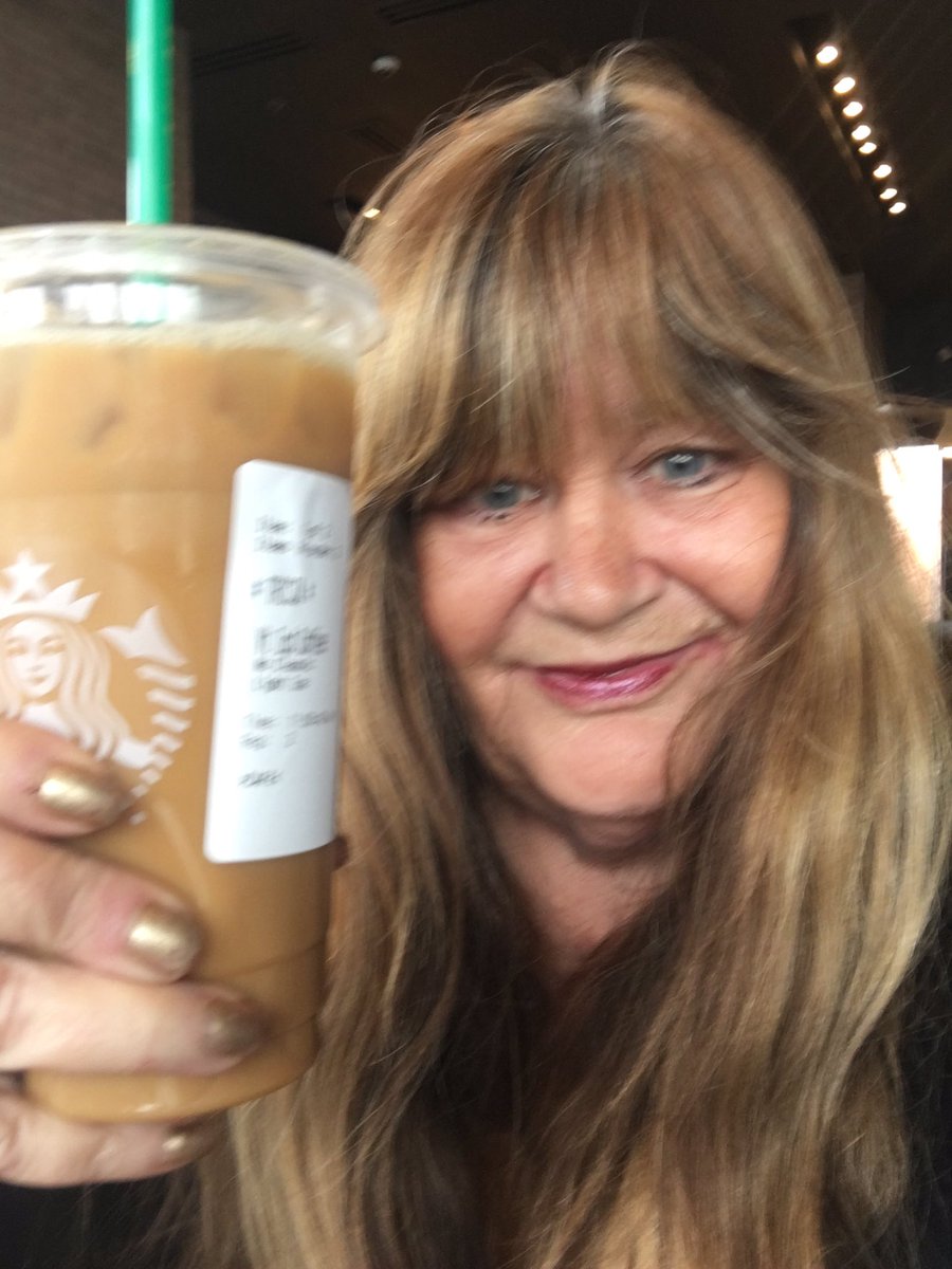 joybling's tweet photo. #greenstraw #coffeetime #SundayShoutouttojesus https://t.co/L6rarIEDnH