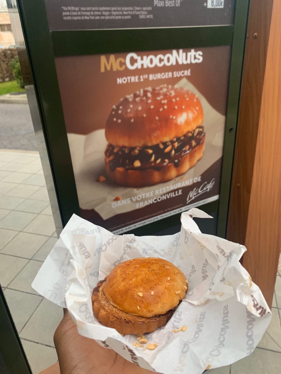 DembeleBoya's tweet photo. On peut dire que je me suis bien fait avoir 😭😭😭 #mcdo #McDonald #McDonalds #fastfoo #mcchoconuts #paris #16fevrier2020 #food #choconuts #Paris2020 #chocolat https://t.co/Y9KOO2CYtO