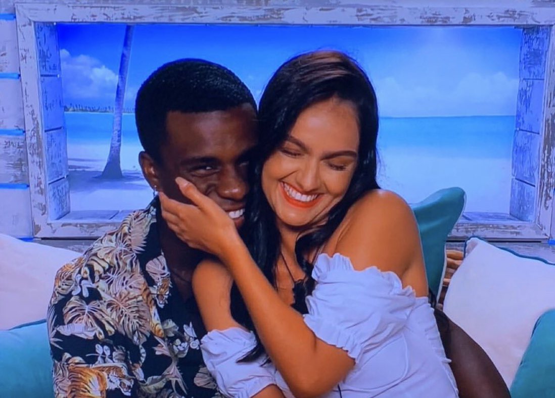 SianniseF's tweet photo. Hope everyone enjoyed their Valentines weekend as much as these two did 😍👑🙌🏼🌴 but our thoughts are also with Caroline Flack at this awful, sad time 💔👼🏼 #TeamSiân #LoveIsland https://t.co/dkxgIZiXpY