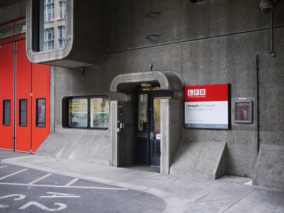 BrutalHouse's tweet photo. Dowgate Fire Station (2015)
City of London
— 
Photographs: This Brutal House https://t.co/yaKn0nW4X1