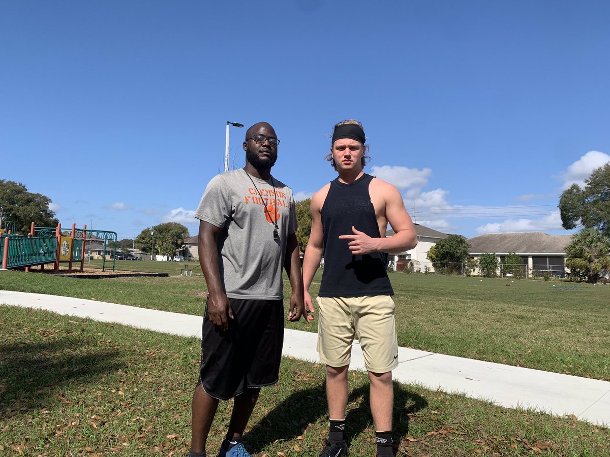 Got great work in today with University of Toledo commit SS/FS <a href="/dBarry_2/">Dylan Barry</a> . Man we on the grind!!#Reactsportpro #MambaMentality