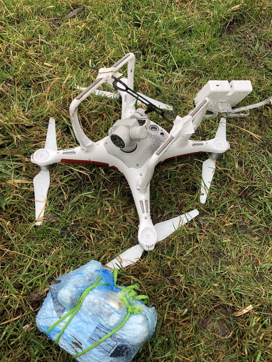 PoliceHaverhill's tweet photo. Thanks to the member of public for the tip off 👨 

This drone won’t be taking drugs into  #HMPHighpoint anymore ❌

On a completely unrelated note if you happen to be missing the below drone, let me know... I have a few questions 🚨 

#858 #Turbulence #NotAGreatDayToFly https://t.co/UPg6sdziYK