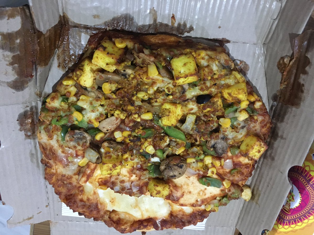 Fuzzon44's tweet photo. @dominos_india I had received my pizza 40mins before and it is completely messed. Since then following up with Store and customer care to get replacement of it but no resolution yet. It’s really disappointed to see how customers had to starve because of your mistakes. https://t.co/AFgXZYtEO4
