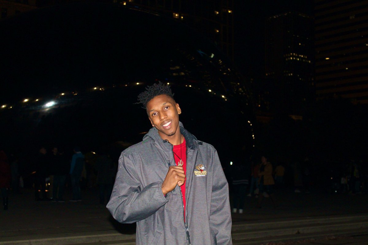 overtonbball's tweet photo. Evening In Chicago 🌹🔥 https://t.co/9i45r4Lzon