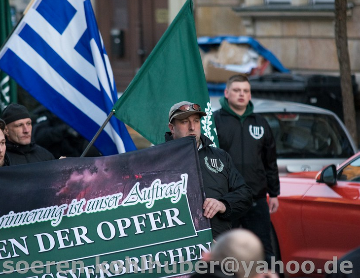anitafrgbg's tweet photo. Gestern folgten 130 Neonazis dem "3.Weg" nach Bamberg, Darunter auch die langjährige Aktivistin Kerstin Haseneder (Regenstauf, LK. Rgb.) sowie Martin Kaasche (Wolfsegg, Lk. Rgb.). Wie schon in der Vergangenheit nahm Kaasche sein minderjähriges Kind mit zum Aufmarsch. #ba1502 https://t.co/EcDj9lbXRa
