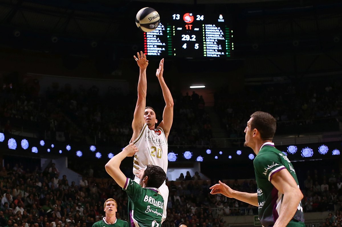 🏆👏
Valencia Basket quiere felicitar al @RMBaloncesto por el título de la #CopaACB 2020
Valencia Basket vol felicitar el Real Madrid pel títol de la Copa del Rei 2020
Valencia Basket wants to congratulate Real Madrid for winning the title of the Copa del Rey 2020