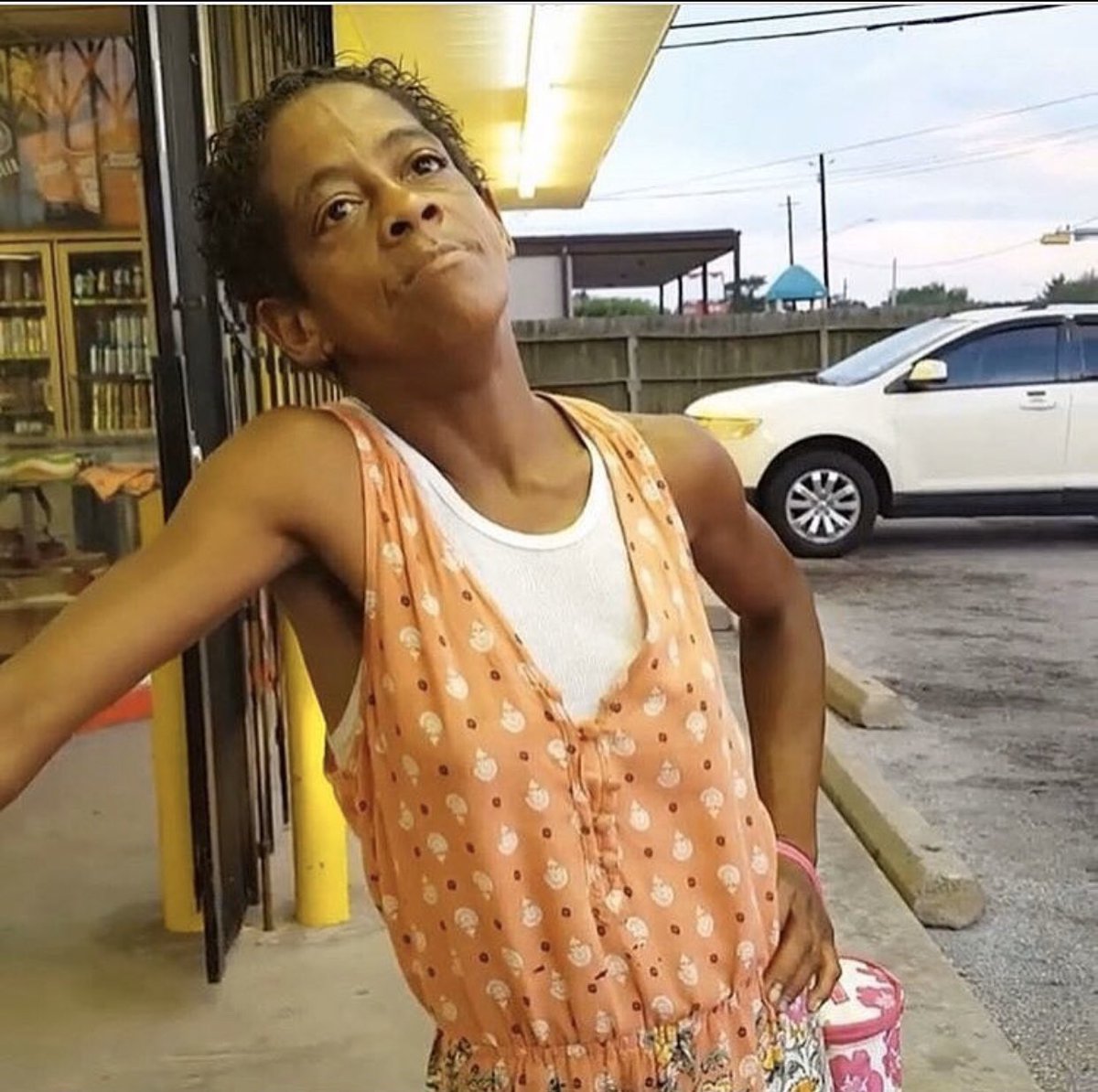 BillionNeeded's tweet photo. Me every time the Mfs in movies start talkin on the phone in .5 seconds after they dial the number... 😭😭😭😭 Bitch ain nobody picking the phone up that quick https://t.co/9pt7eOZfNj