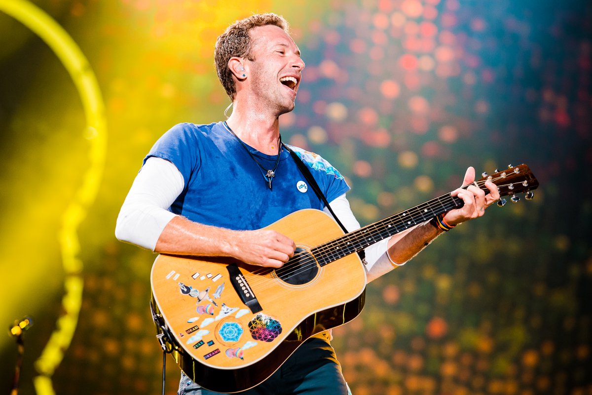 MTVBrasil's tweet photo. . @coldplay lança clipe de "Cry Cry Cry" dirigido por Dakota Johnson >> https://t.co/34uE89oHAY https://t.co/j5ogq4cvpE
