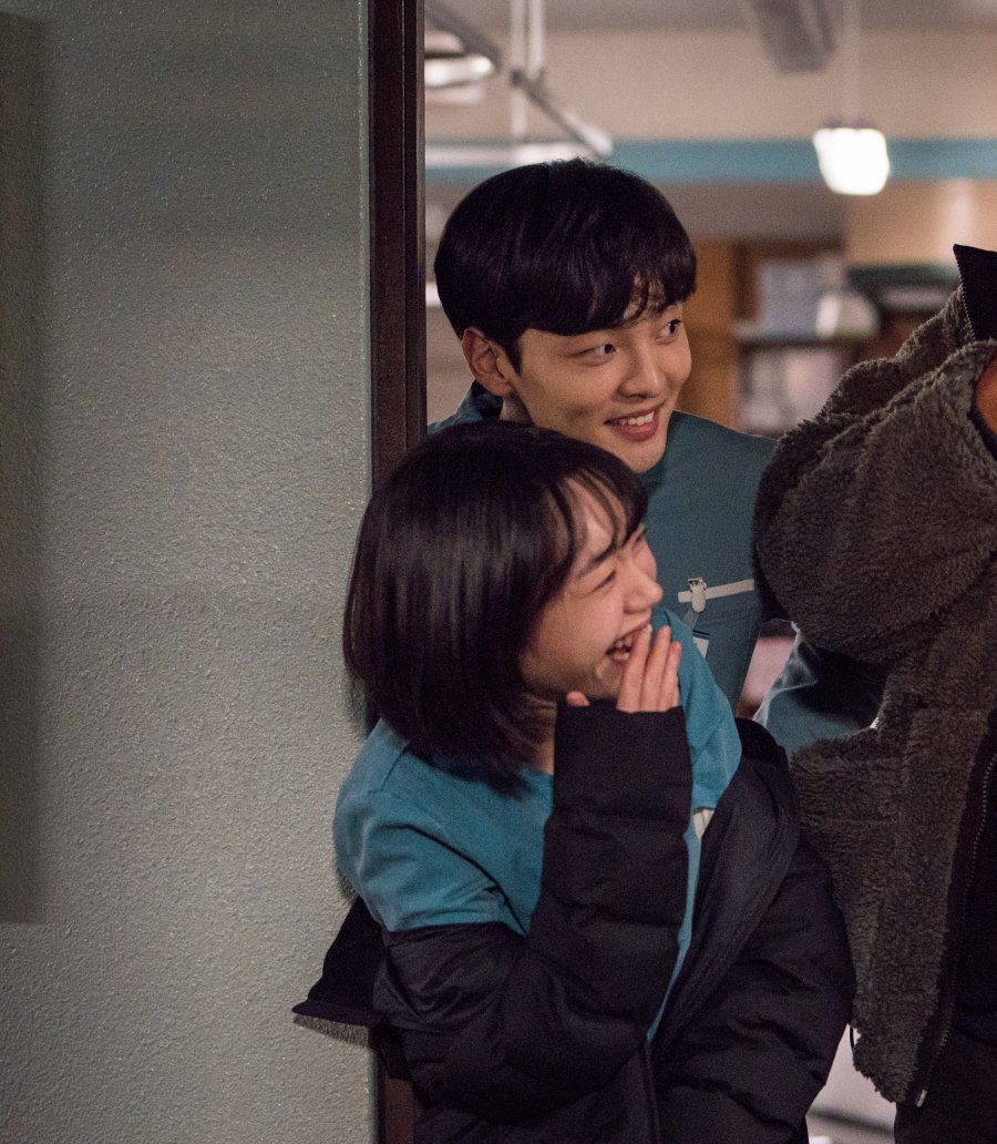 "Dr. Romantic 2" Behind-the-scene photos (3) https://n.news.naver.com/entertain/article/408/0000087009 #안효섭 #ahnhyoseop #RomanticDoctorKim2