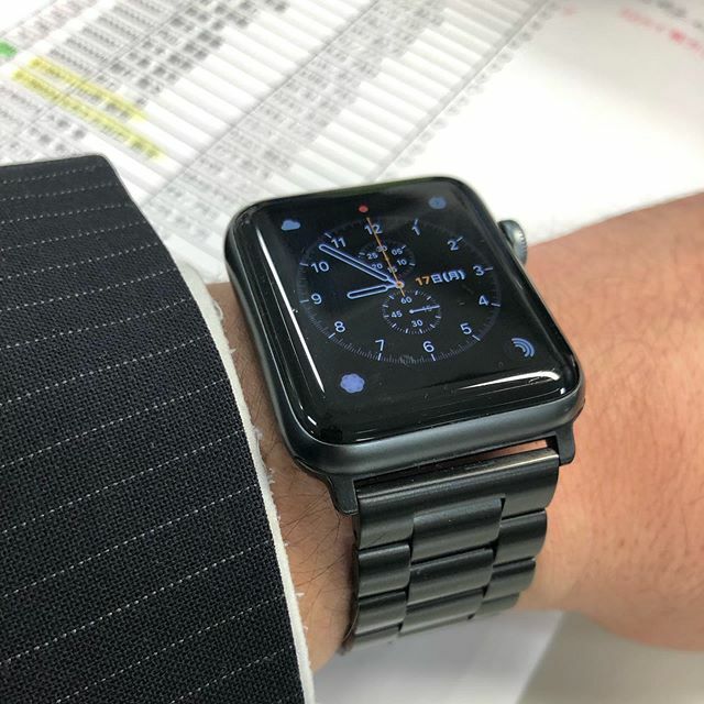 𝓚𝓸𝓾 将棋伝道師 Twitterissa Apple Watchのベルト交換してみました やっぱり黒のステンレスはスーツに合うなぁ Applewatch ステンレスベルト 黒 スーツに合う T Co Kjuxzfsn17
