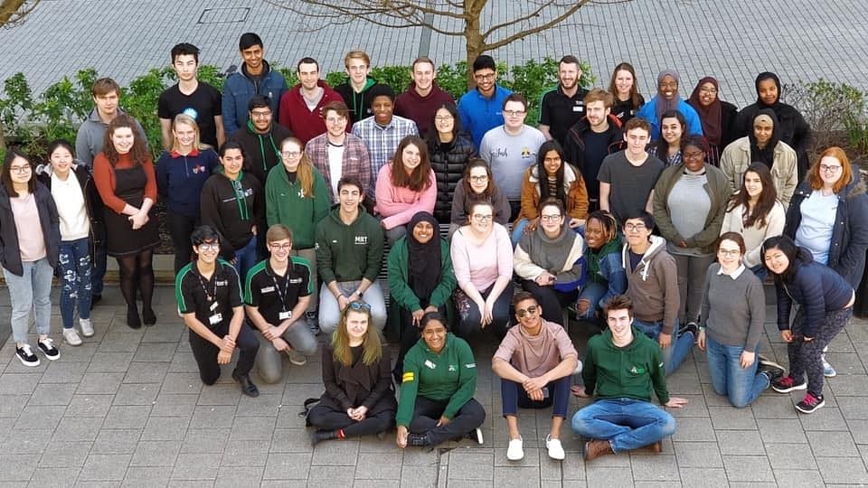On the FINAL day of SVW2020 we celebrate every single student volunteer out there! Uni is hard, but you contribute so much to making the world a better place 🙌
Thank you for the fantastic job that you are doing 💚
pic by <a href="/SJA_LS_Student/">SJA London & South Student Volunteering</a> 
#SJAStudents #SVW2020