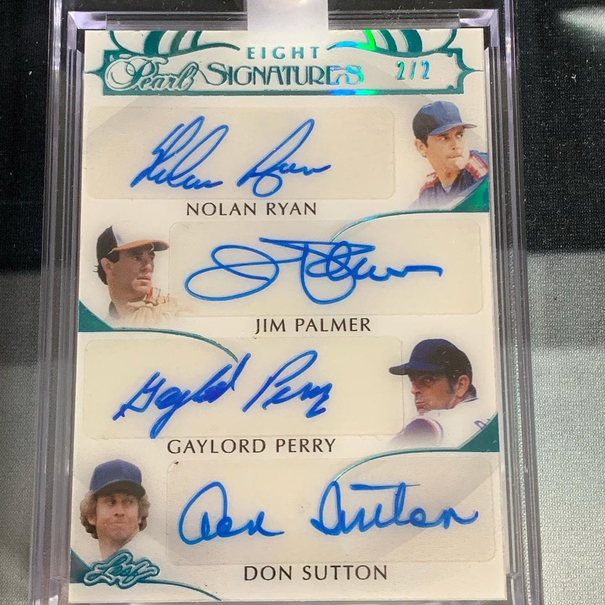 thelockerroom78's tweet photo. Simply irresistible! We opened an entire case of #LeafPearl and these are only some of the hits 🤤 

#leaftradingcards #mickeymantle #lebronjames #stephencurry  #frankthomas #mannypacquiao #legendsofsport #decadeofstars #eightsignatures #sportscards  #nba @Leaf_Cards #mba #nfl https://t.co/WO9ALjzpjy