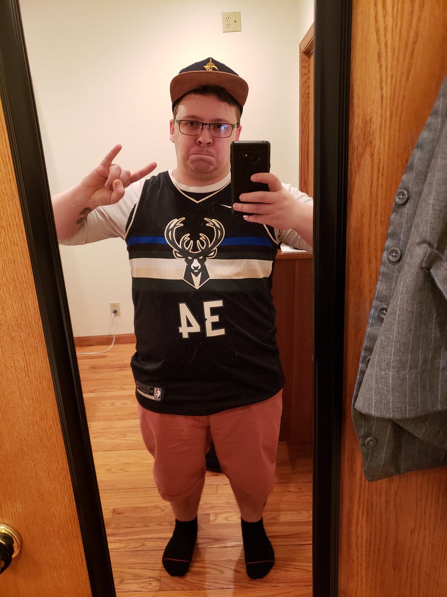 ImCaptPudding's tweet photo. Got a @Giannis_An34 jersey for my birthday today!!! #FearTheDeer #Bucks #Milwaukee #myfirstjersey https://t.co/nRUy9Vg3os