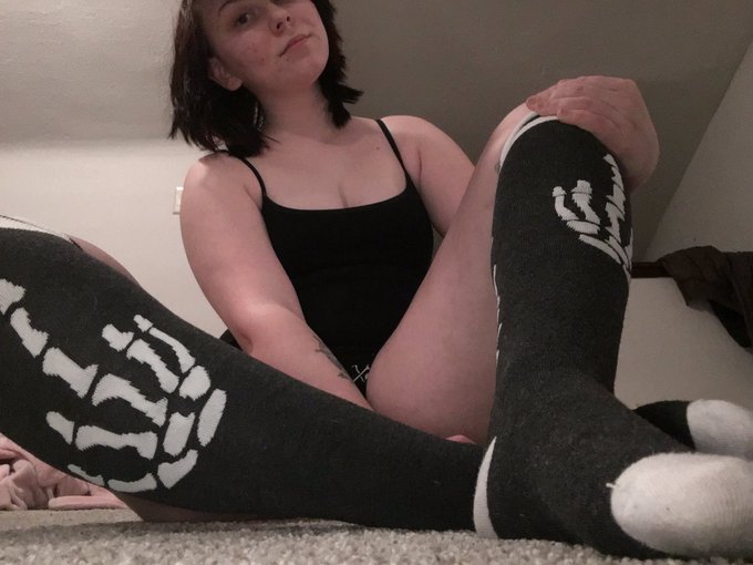 Won&rsquo;t let nothing keep me down I&rsquo;m hot as hell #socks #kneehigh #getonyourknees #bowdowntothequeen #feet<a href="/tag/feet"class="tags"><span>#feet</span></a><a href="/tag/socks"class="tags"><span>#socks</span></a><a href="/tag/legsfordays"class="tags"><span>#legsfordays</span></a><a href="/tag/perfectfeet"class="tags"><span>#perfectfeet</span></a><a href="/tag/getonyourknees"class="tags"><span>#getonyourknees</span></a>