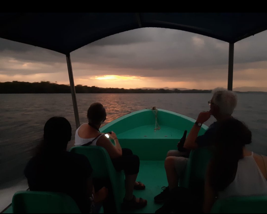 Beautiful weekend view.  come and visit us! 😍🌅
.
.
.
#beautiful #mountain #lake #sunset #view #puravida #costarica #paradise #nicuesa