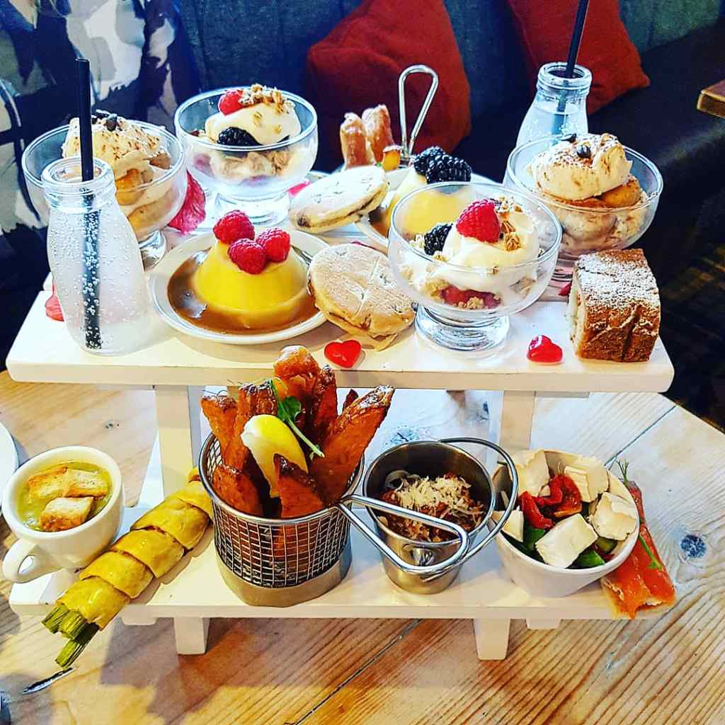 Afternoon tea at The Parish Oven, Thorpe Salvin girleatssheffield.com/2020/02/16/aft…