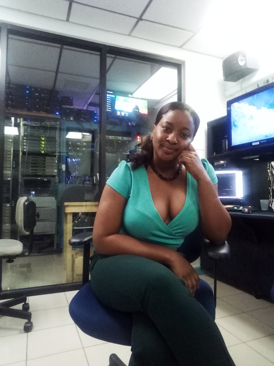 KaliChocolatay's tweet photo. #Yesterday at #work #BTS #weekend edition of @HTSNews4orce. #BlackMoms #blackmomskillingit
#female #broadcast #productionpro from #stlucia #WomenInProduction #WomenInMedia #womeninmediaproductions #WomenInFilm #creativedirector #producer #camerawoman #mediadesigner #videographer https://t.co/DrkwR3KMJA