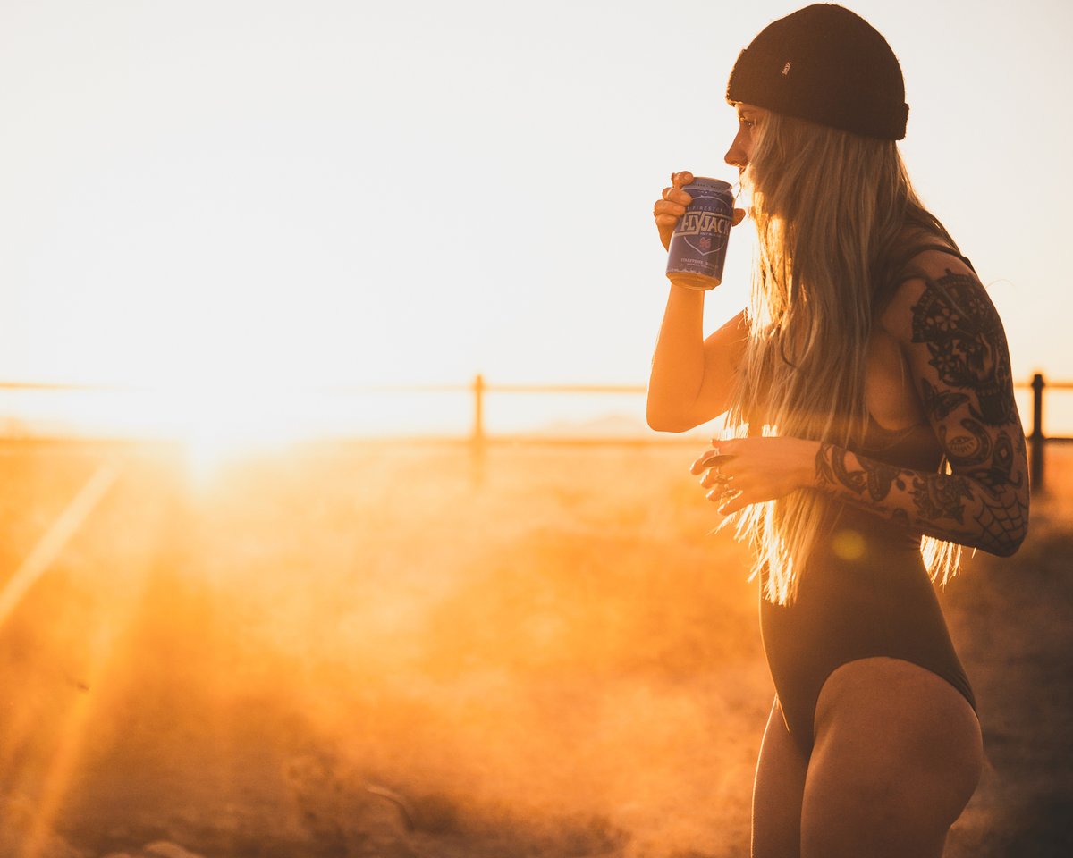 FirestoneWalker's tweet photo. Sunday evenings done right. Soaking in the last few hours of freedom before Monday rolls around. #Flyjack #HazyIPA #ForThoseWhoAdventure #SundayFunday #Sunset #HotSprings https://t.co/Zlwqss53HF