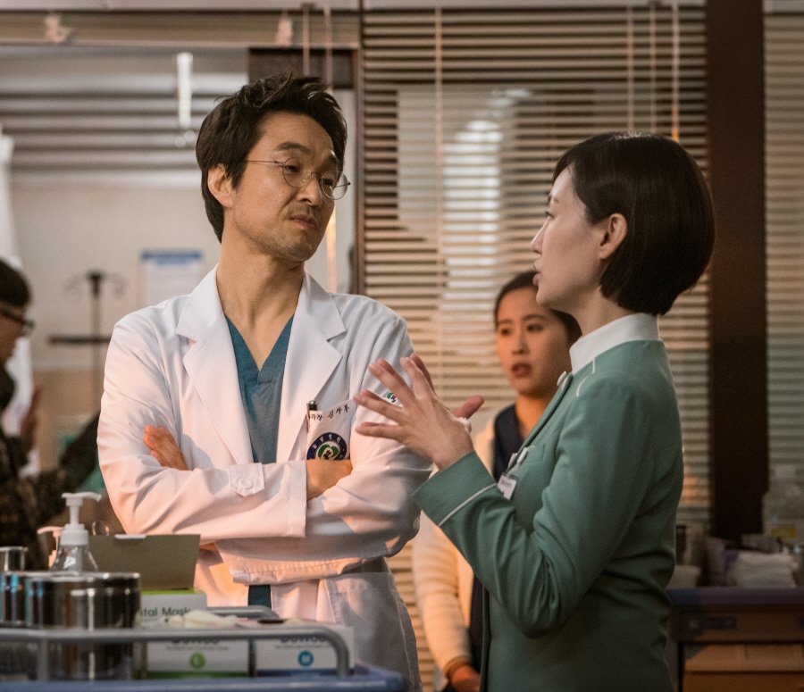 "Dr. Romantic 2" Behind-the-scene photos (2) https://n.news.naver.com/entertain/article/408/0000087009 #안효섭 #ahnhyoseop #RomanticDoctorKim2