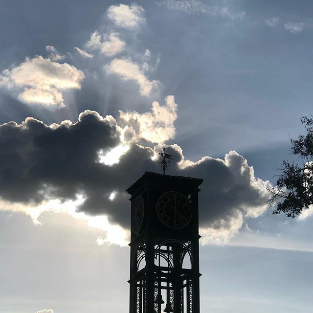 eminycreations's tweet photo. Beauty in the sky 💙 #lookup #breathe
.
.
.
.
.
.
#sky #skyporn #skyphotography #skylovers #skyblue #skywatcher #skypics #clouds #cloudscape #cloudsmagic #skymagic #beauty #lookupalways #lookuptothesky #lookupclub #lookupmore #livingtheyogilife #yoga … https://t.co/YZ548ujnDb https://t.co/Fib3gHvt9g