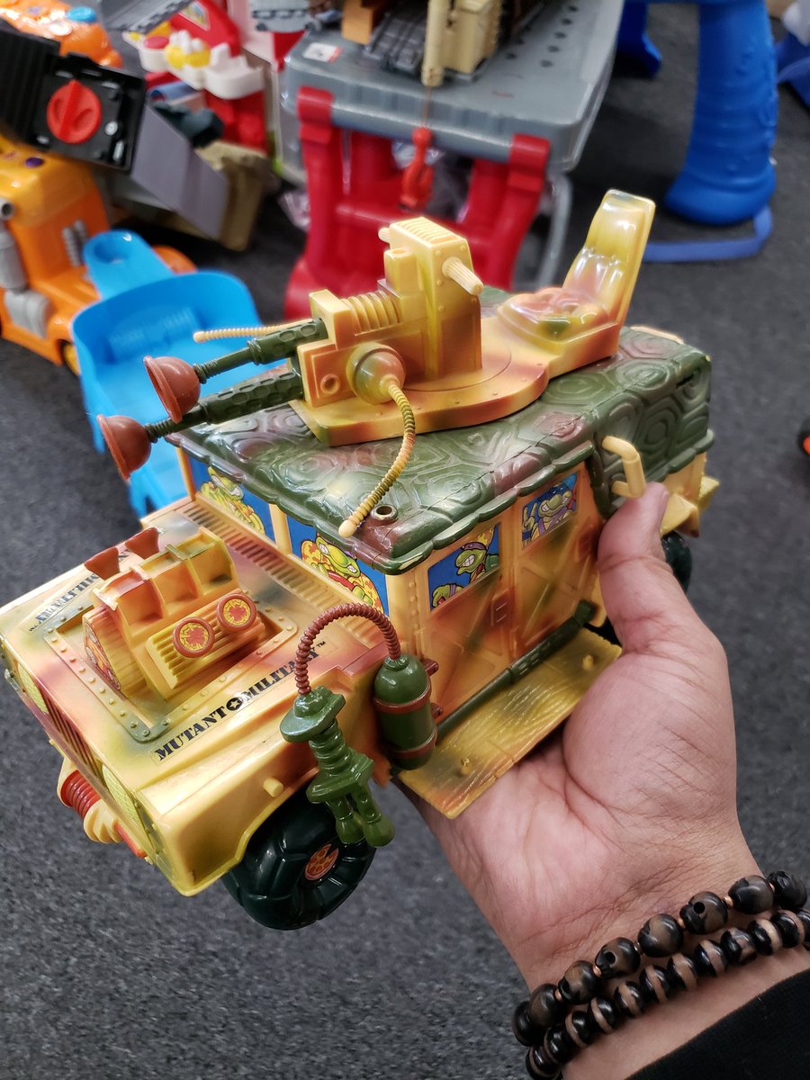 Hank503's tweet photo. Everett WA Goodwill proving fruitful... #tmnt #ToySpotting #toyhunting #BudgetCollecting #vhs https://t.co/yOqVzahFCc