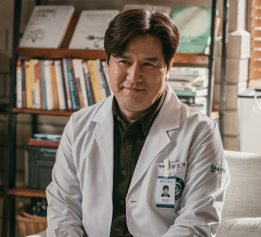 "Dr. Romantic 2" Behind-the-scene photos (1) #안효섭 #ahnhyoseop #RomanticDoctorKim2