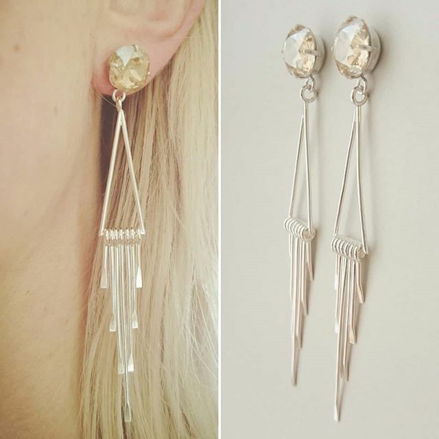 Aysa_Anna's tweet photo. Adore adornments 💛

Wedding dangles for one of my besties. When two minds come together. She came up with the idea to transform her swarovski ear studs with the perfect hue, into something new.

#jadore #somethingborrowed #hue #weddingjewelry #swarov… https://t.co/GopC77dTuA https://t.co/9VjvSdSz5d