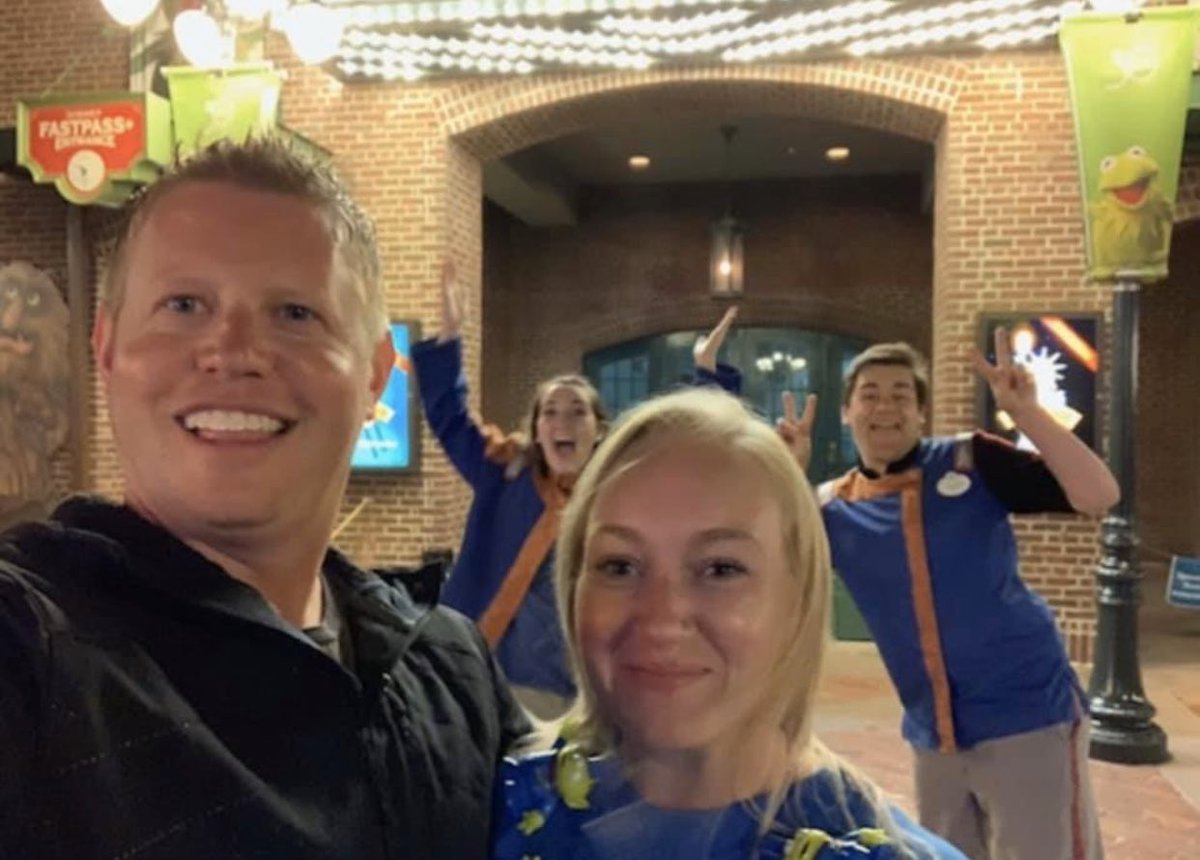 DisneyMomSite's tweet photo. Take me back ✨. #moonlightmagic #castmemberphotobomb #disneyworld #HollywoodStudios #Epcot #AnimalKingdom #Disney #disneymagic #pixiedust https://t.co/qakR1ikZQx