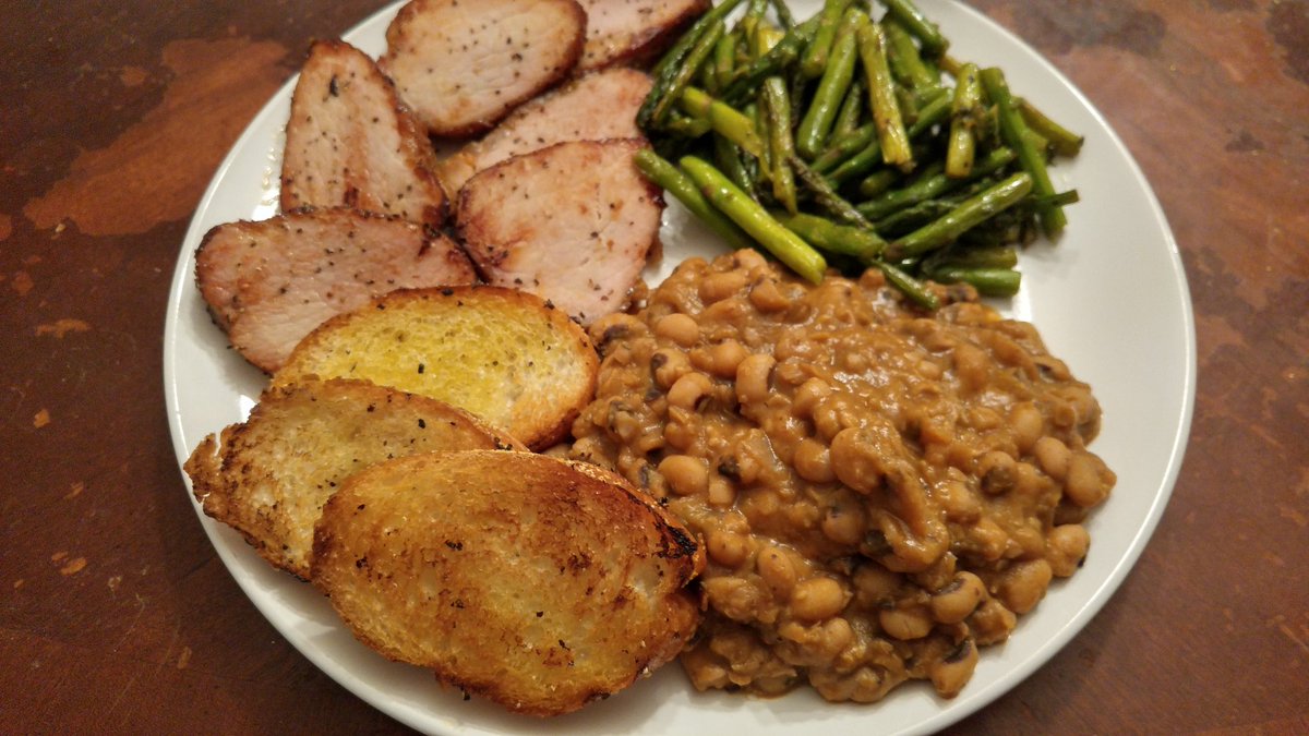stanton_kitchen's tweet photo. #stantonskitchen #prepatl #food #foodservice #chef #culinary #delivery #catering #atlanta #atl #homemade #delicious #foodie #foodporn #foodtruck #foodtrailer #pork #bbq #smoked #smokedpork #tenderloin #asparagus #blackeyedpeas #bread #garlic #good #sogood #smallbusiness #sunday https://t.co/iBtHjl5yDv