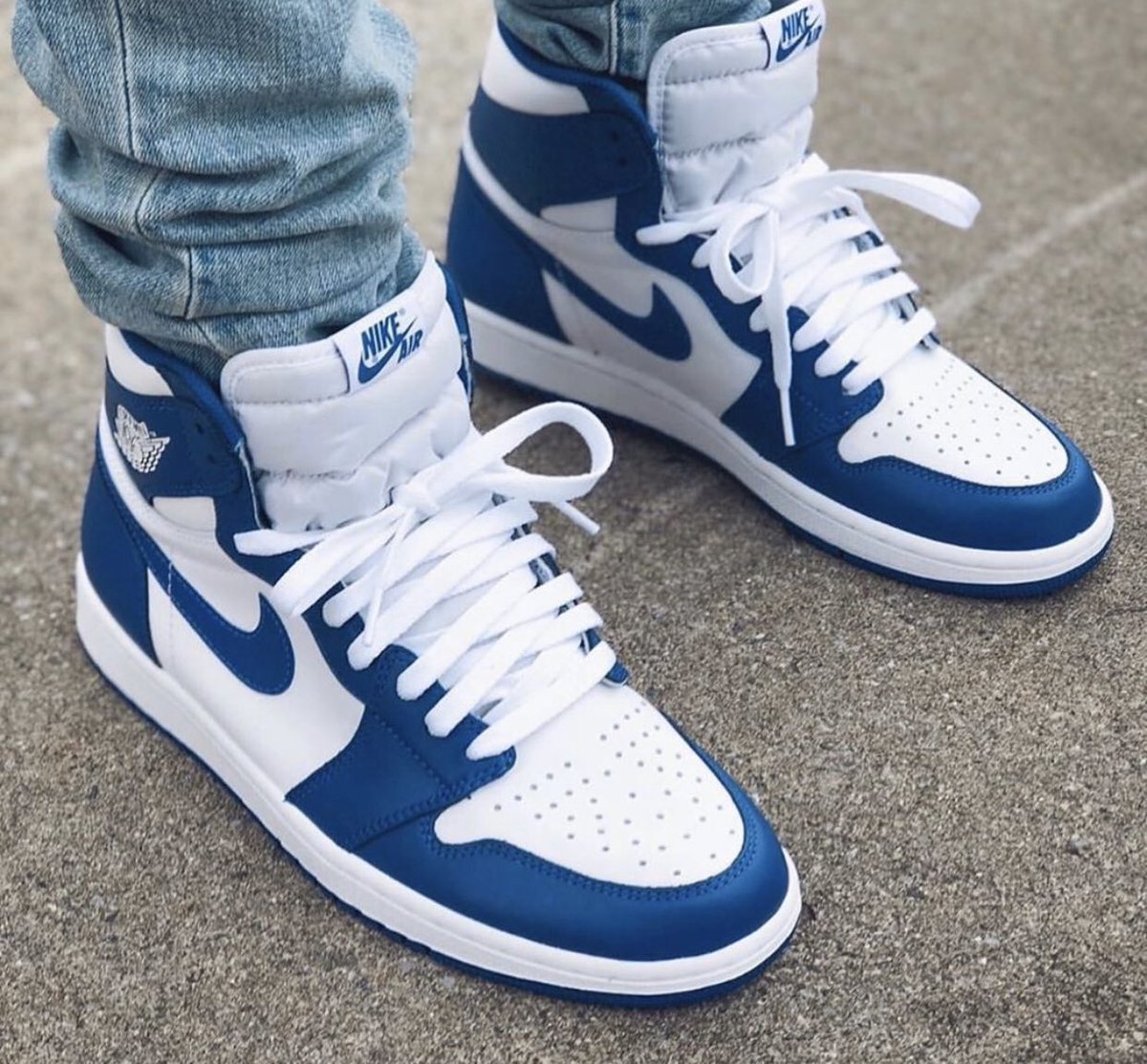 SneakerPics23's tweet photo. Storm Blue 1’s 🔥 https://t.co/a1IM60B37H