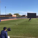 イチローさん、引退しているのに投げる球が速すぎる!