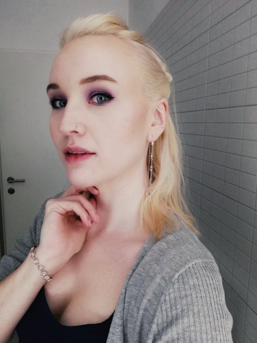 ServusStevie's tweet image. Really liked my make-up today #elsavibes