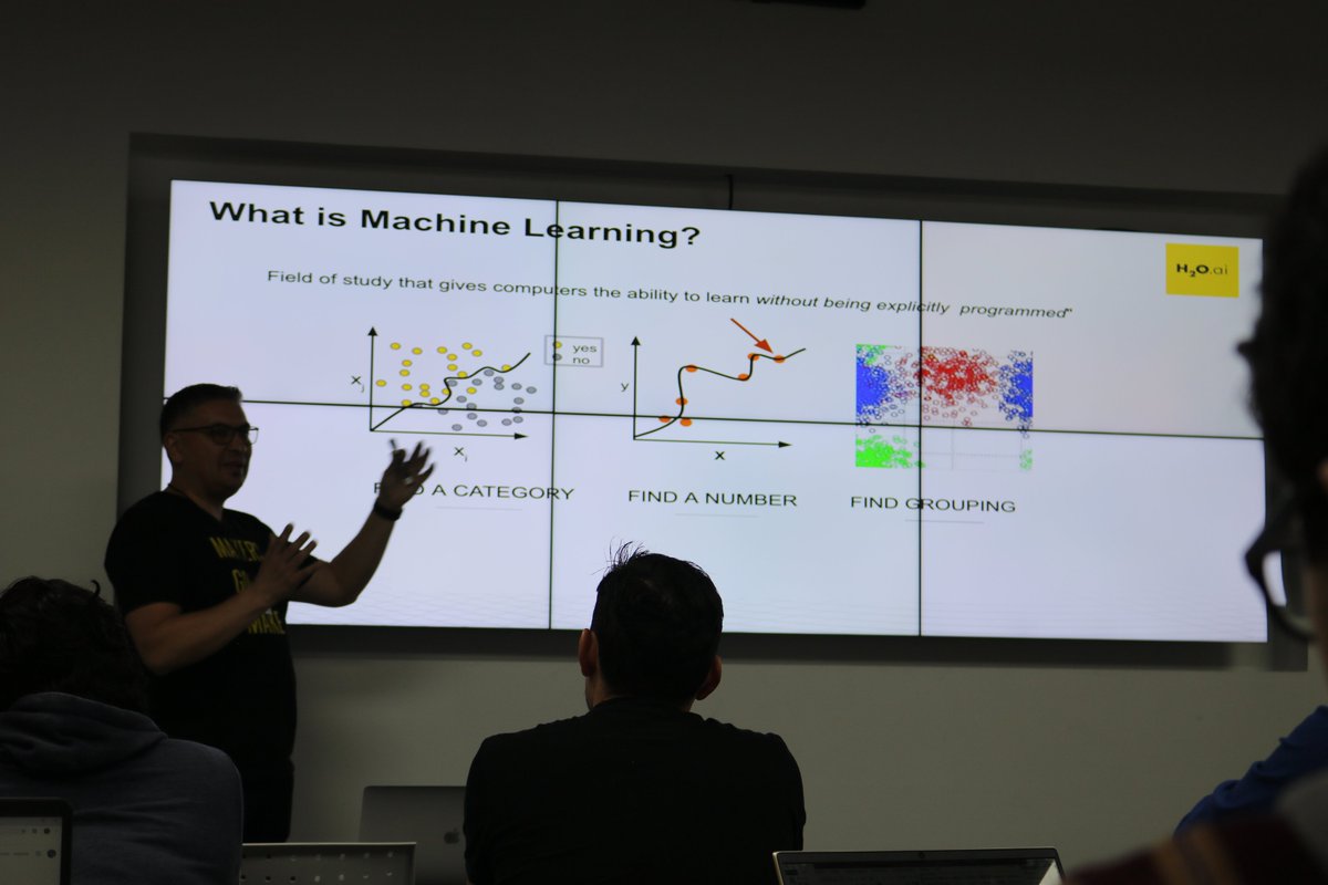 CommunityWi's tweet photo. Ayer @racoss  de @h2oai  nos compartió en @connectoryGDL lo último en #IA y #MachineLearning 👌 Plataforma de ciencia de datos "AI to do AI".
Colaboración @CommunityWi  @AISaturdaysGlob #Guadalajara 
Visión compartida: Democratizar la IA 🚀
#AI #DataScience #ai4all #ai4good https://t.co/Vagx8uwADH