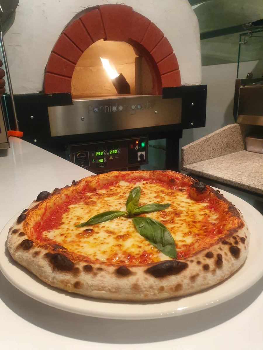 Happy kids means happy times. At IL Preferito, kids have great time making their own pizza. #halfterm #childfriendly #makeyourownpizza #TLTeddington #kidsfuntime