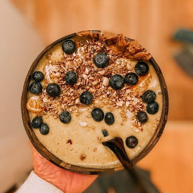 You know who makes Sundays better? Stef (@steflikesplants) does!⁣
⁣
Just look at this splendid sunshine bowl filled with earth goodness 😍 Here's her recipe for a Sunday-in-a-bowl:⁣
Blend of 1 persimmon, 1/2 banana, 1/2 orange, 1/2 scoop of <a href="/vivolife/">Михаил Рябов</a> … ift.tt/2Hvdd00