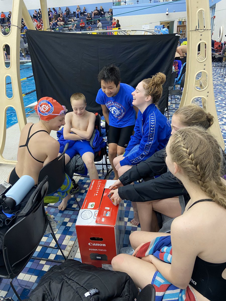 FISH_aquatics's tweet photo. Happy Fish FunDay! We love a good prelims/finals meet! Great job so far this weekend to all our athletes at the Avon Aquasprints and to our senior girls who competed at IHSAA State! 
Good luck at finals tonight, Fish! 
#GOFISH #OneTeam #FishFunDay https://t.co/qvDF52vXk0