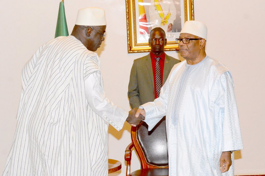 PresidenceMali's tweet photo. Koulouba | 16 février 2020 | Audience Le Chef de l’Etat a reçu les membres de l'Association des Soninkés qui se préparent à rejoindre Banjul où se tiendra le Festival International Soninké. Ils sont venus prendre conseils auprès du Président #IBK avant leur départ. https://t.co/NtoRb3j2xm
