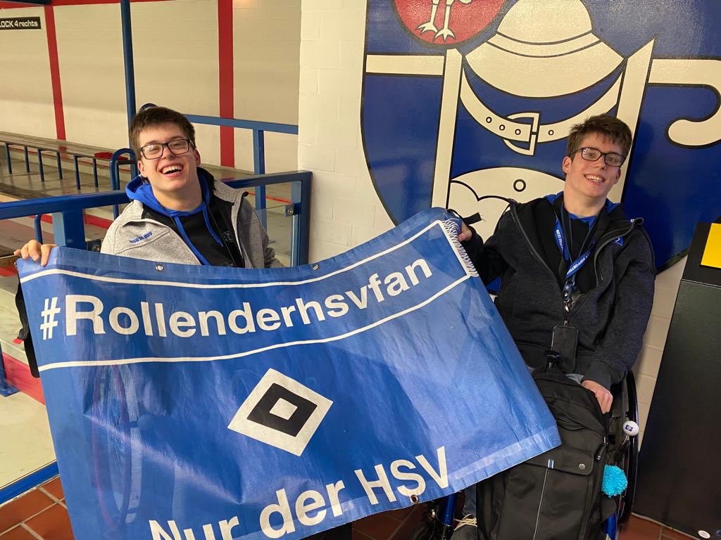 rollenderhsvfan's tweet photo. Ich bin sehr froh das es wieder da ist. Danke an @hsv_sc , Hamburger SV III
und alle die mich bei der Suche unterstützt haben. Auch an den TuS Osdorf vielen Dank #hsv #nurderHSV #hsv3 #hsvsc #tusosdorf #rollenderhsvfan #banner #sportfamilie #hamburg #suche https://t.co/6XJzdu3OBS