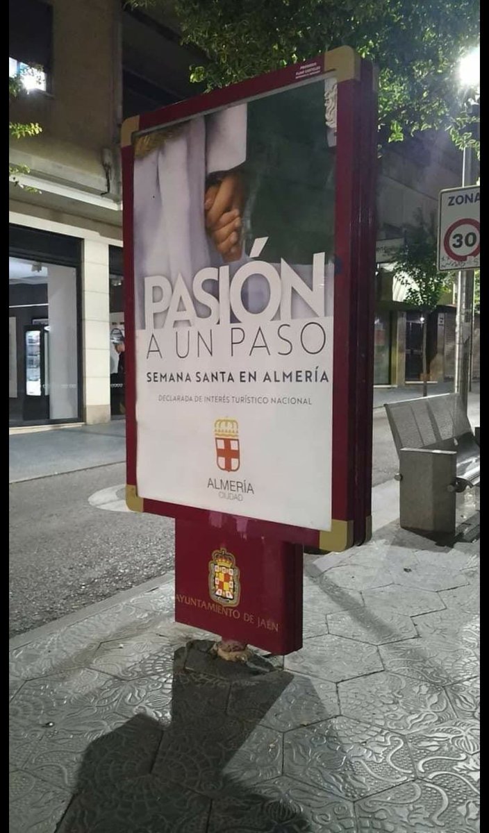 Semana santa en Jaén!!! A no perdona... Semana Santa de Almería publicitada en Jaén. Cuesta abajo y sin frenos...