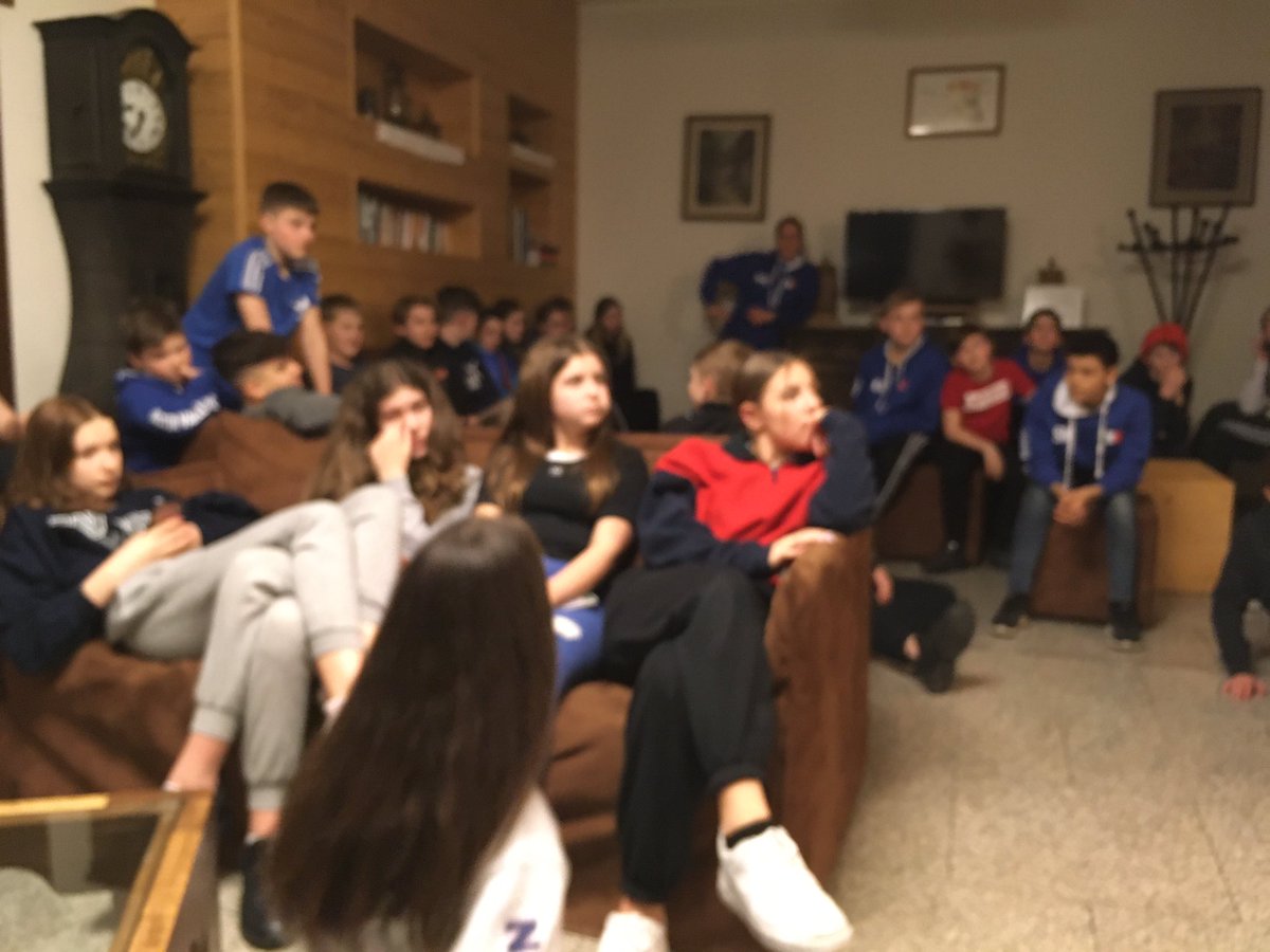 pe_TGS's tweet photo. Welcome meeting from our rep Sarah prior to dinner. #lotsofinfo https://t.co/KKRG6laB9h