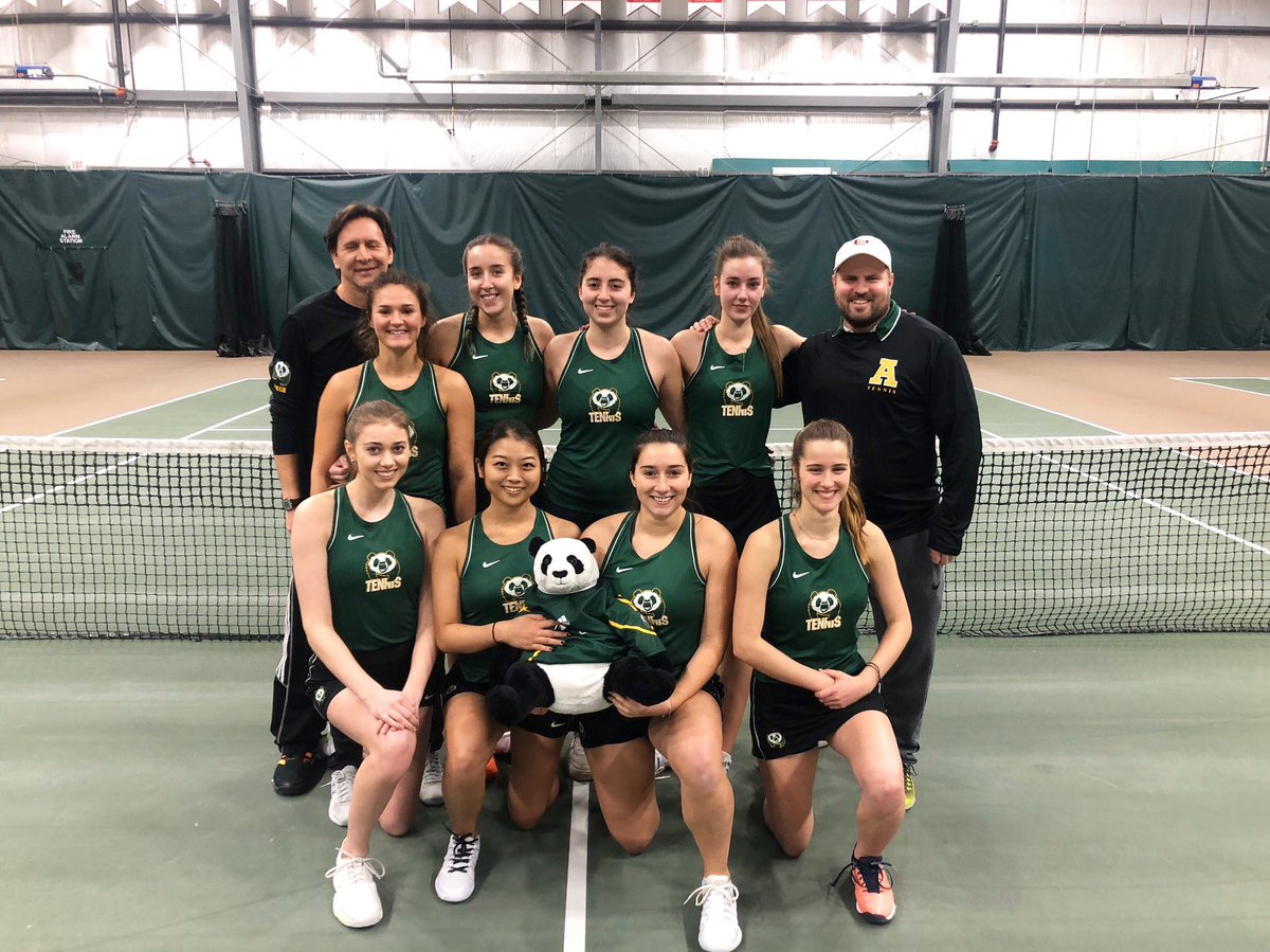 Pandas move on to westerns after defeating UofS and UofC this weekend at the Prarie Regionals!🐼🐼🐼🙌🏼