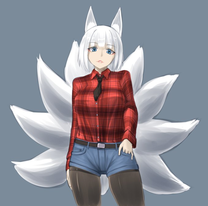 お題箱より ぴったりサイズの長袖赤チェックシャツ+ベルトしたデニムホットパンツをシャツインしてきちっと着てる加賀さん(アズレン)を正面から 