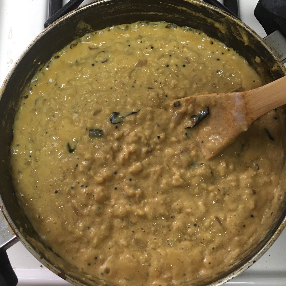 PoojaDesaiCooks's tweet photo. FSASK METHOD:Oats Upma. Fat - Oil;Seed - Mustard Seed(kadipatta);Aromatic-Onion and Garlic Spice- Green Chillie and Haldi &amp; Key Ingredient - Cooked old fashioned oats and buttermilk. #recipe #RecipeOfTheDay #recipes #recipeblog @MsPoojaDesai #vegan #vegetarian #cooking #foodblog https://t.co/uCGm5uV0lW