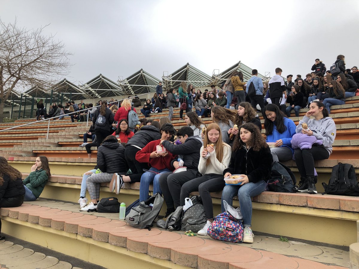 insbrugulat's tweet image. Els alumnes de l’optativa de física i química de 4t d’ESO van viure aquest divendres 14 de febrer a #steamforum l'aventura de la ciència i la tecnologia en primera persona, i una nova visió de les àrees científico-tècniques. #barcelonatech #vocacionscientífiques #4tesobrugulat
