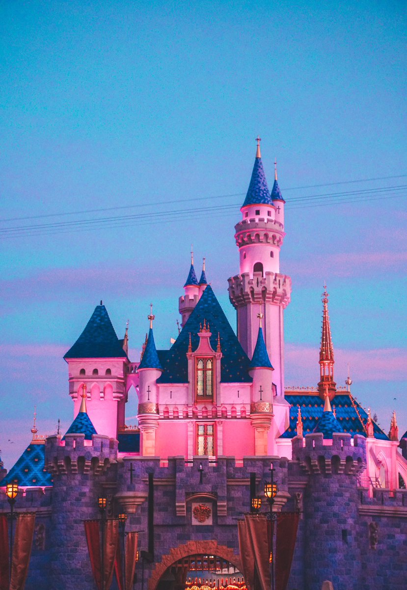 noxlabels's tweet photo. Disneyland early in the morning (btw if you want to use these as wallpapers go ahead) #Disneyland https://t.co/jVmDSwhbWk