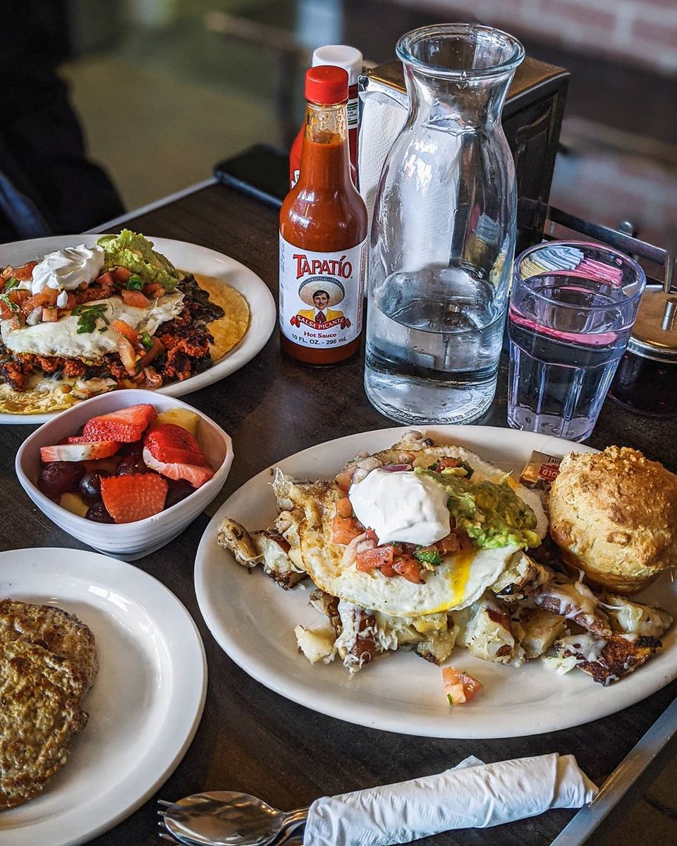 milliescafela's tweet photo. If you visit LA this place is a MUST for breakfast. 
#millies #milliescafe #losangeles #losangelesfood #losangelescoffeeshop #coffeeshop #labreakfast #losangelesbreakfast #lacoffeeshop #silverlake #silverlakebreakfast #breakfast #eggs #muffins #fruits #tapatio #yum #yummu https://t.co/xyopmktplM