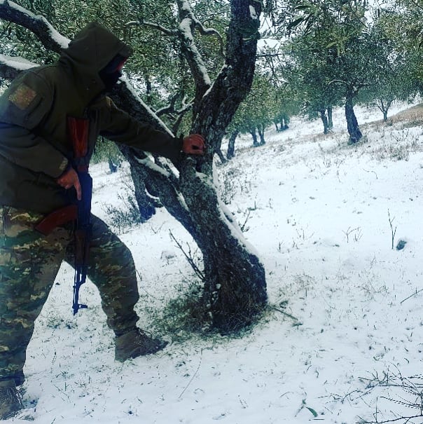 abdallah_nicola's tweet photo. Make dua for the brothers guarding the frontlines in Syria in this freezing cold weather.
#IdlibUnderFire #ادلب_تحت_النار #Idlib #saveidlib #Syria #syriaunderattack #syriaupdate #makedua #dua #prayforidlib #eyesonidlib #idlibisburning #rise4idlib #stopwar #assadwarcrimes https://t.co/Tfrce6Ihv7