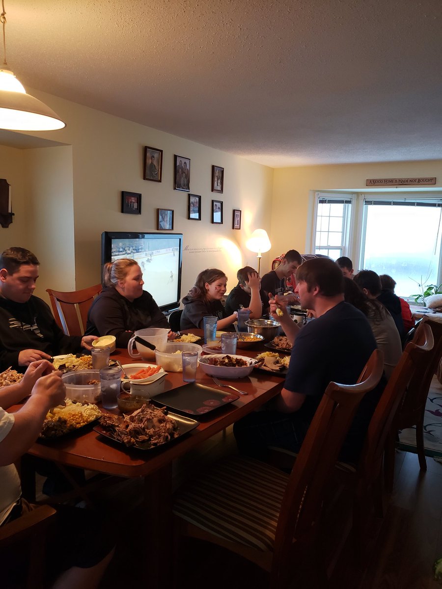 ladyrookie's tweet photo. Some #Section5fans watching @IslandersHKY , listening to @IslesRadio and having a big turkey supper! #HustleHitDontQuit https://t.co/IRz7fza1o7