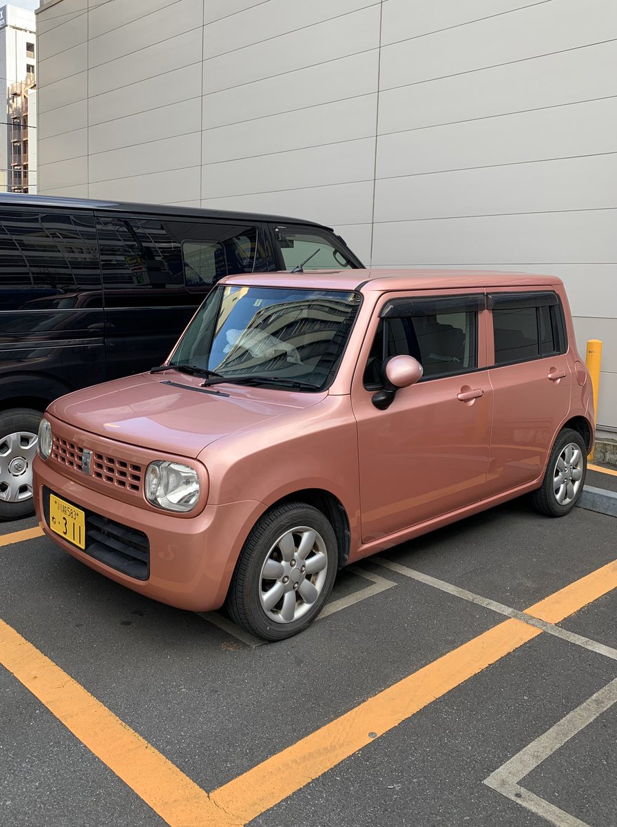 Grosembacher's tweet photo. De lo más interesante de Japón es el impuesto al tamaño de los autos (desde 1949). La respuesta del mercado es brillante, y hasta hoy todo el parque automotor es una caja de zapatos https://t.co/ntXSkHJC2u