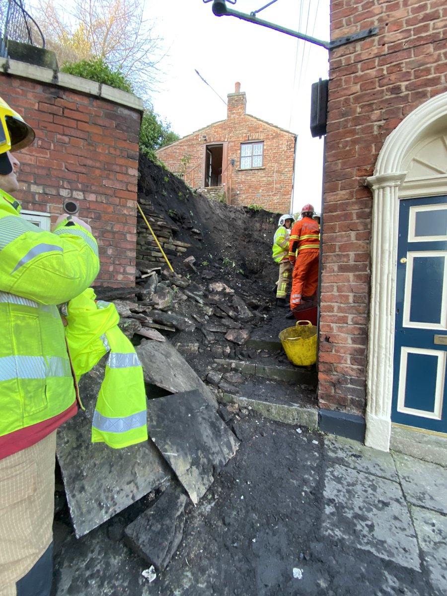Afternoon spent assisting <a href="/CheshireFire/">Cheshire Fire and Rescue Service</a> @CheshireChief with a collapsed wall in Macclesfield <a href="/manchesterfire/">Greater Manchester Fire and Rescue Service</a> #interoperability <a href="/wasp_rescue/">WASP Rescue</a> 👏🏻👏🏻